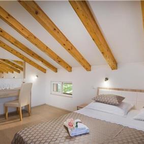 6 bedroom villa with pool in Milna, Brac Island sleeps 11